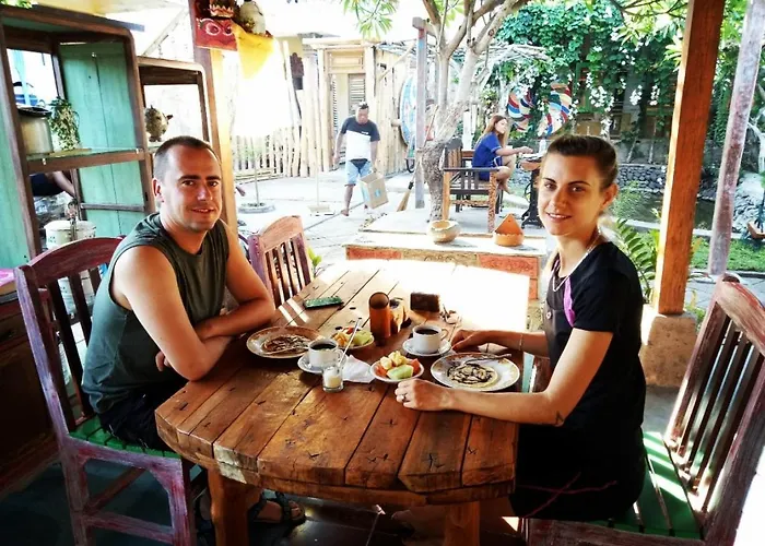 Sunrise & Lounge Сингараджа